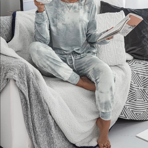 Dreamy Lounge Set - Picture 4 of 4